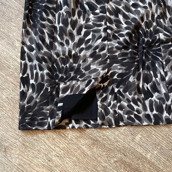 Ann Taylor Petite Floral Sleeveless 0P - Picture 4 of 7